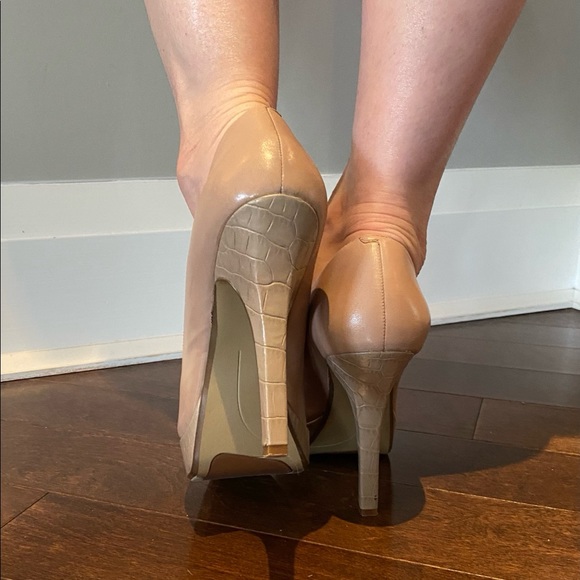 Nine West Nude Leather Platform Pumps - Picture 3 of 9
